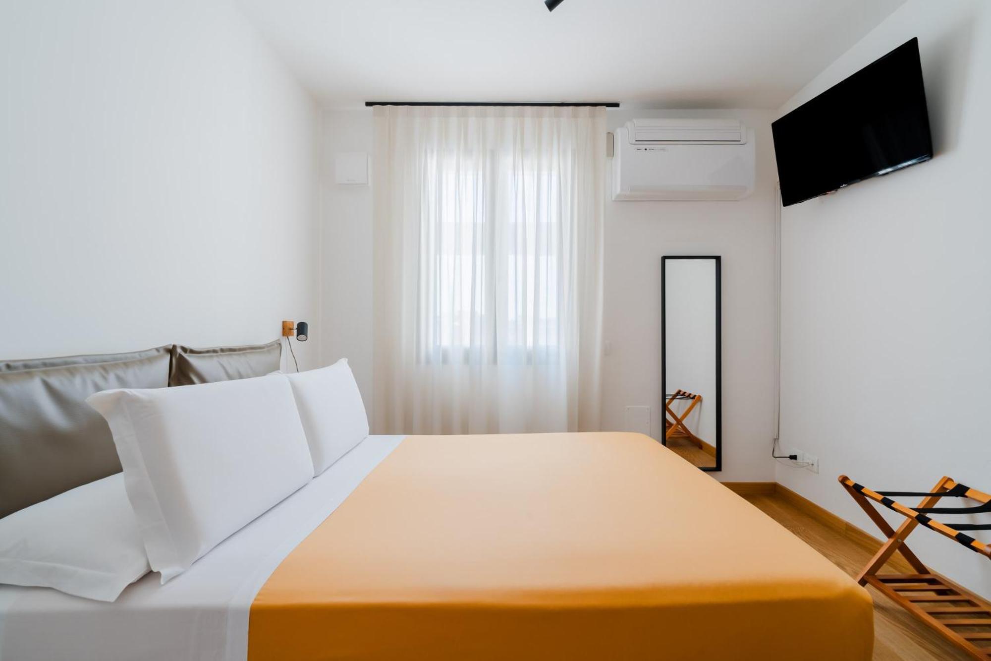 Glass House - Smart Rooms & Parking Lecce Exterior foto